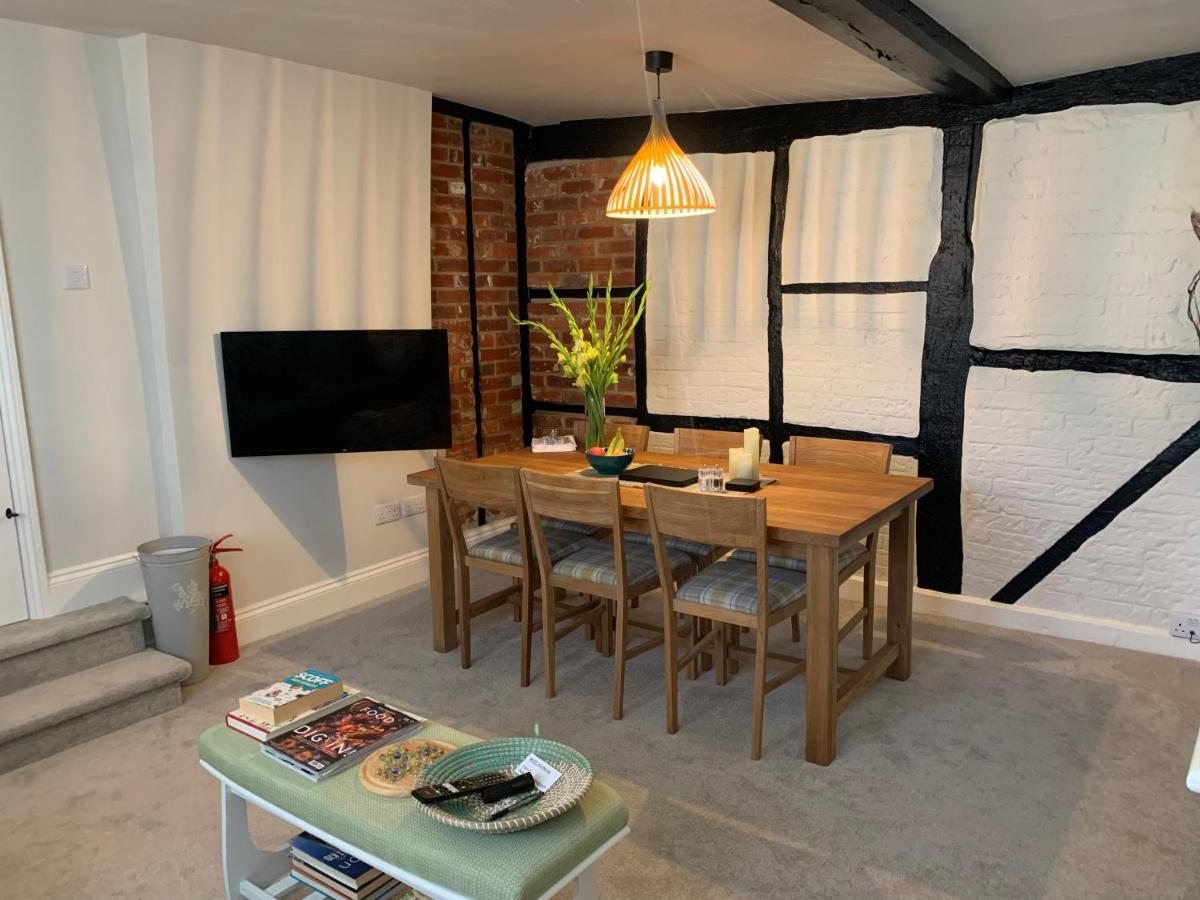 Hideaway Holiday Apartment Salisbury Eksteriør bilde